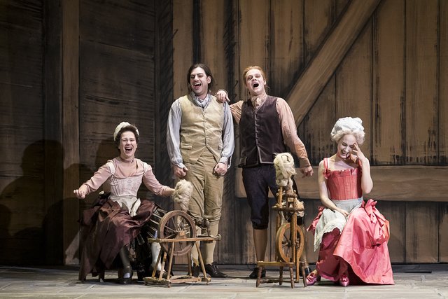 Anna Brull (Nancy), Ilker Arcayürek (Lyonel), Peter Kellner (Plumkett), Kim-Lillian Strebel (Lady Harriet Durham)  | Foto: © Werner Kmetitsch