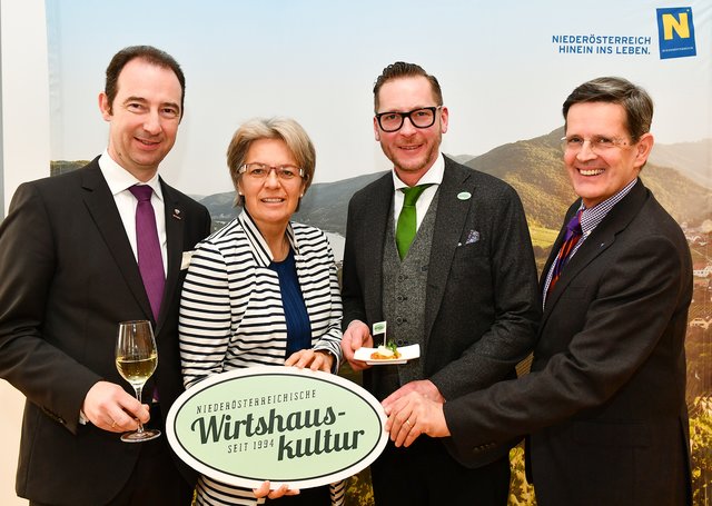 Mario Pulker (Spartenobmann Tourismus und Freizeitwirtschaft, Niederösterreichische Wirtschaftskammer), Tourismuslandesrätin Petra Bohuslav, Harald Pollak (Obmann der Niederösterreichischen Wirtshauskultur) und Christoph Madl (Geschäftsführer der Niederösterreich-Werbung GmbH) | Foto: NLK Burchhart