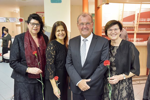Nelkenball in Kammern: LAbg. Helga Ahrer, LR Doris Kampus, Bgm. Karl Dobnigg, NAbg. Birgit Sandler (v.l.). | Foto: KK