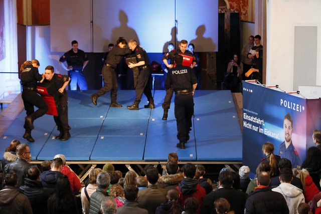 Sie fhrte dazu, dass sterreichweit bis zu 4.500 Polizisten weniger ihren Dienst damit sie diverse stdtische Einrichtungen kennenlernen. Stadt @ Wels Gemeinderat Verhandlungsschrift - FP Wels