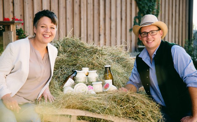 Olga und Markus Voglauer sind mit ihrem Biohof Kumer in Ludmannsdorf neue Mitglieder für die ARGE Heumilch