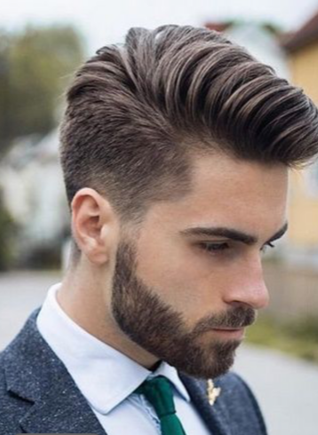 Styling-Tipp für Männer: Das Deckhaar nach hinten föhnen und frisieren.