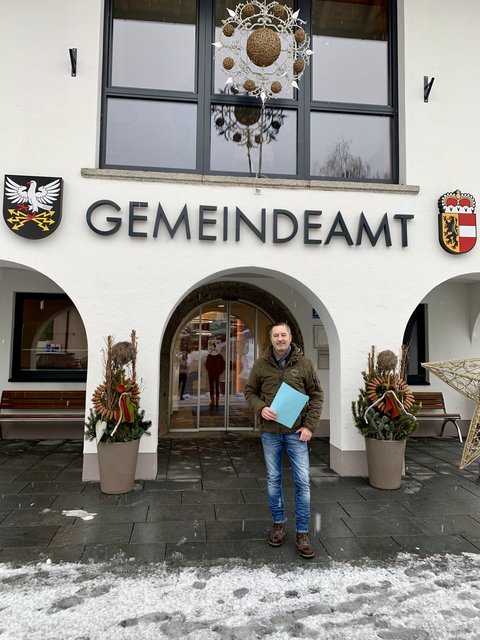 BGM-Kandidat Christian Kühn bei der Abgabe der Listen in Kaprun
