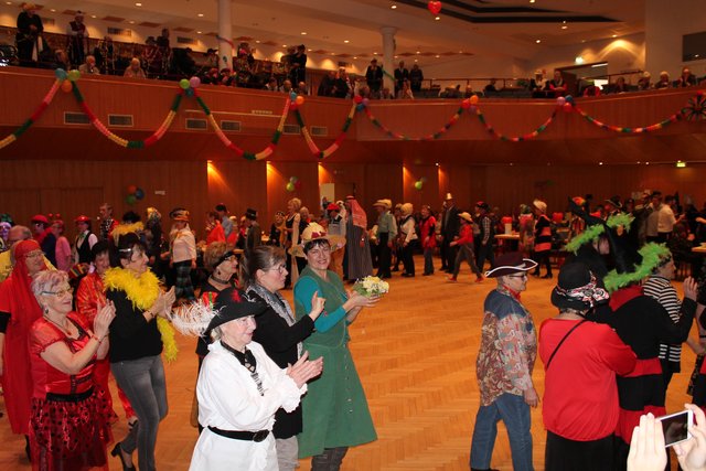 Der traditionelle Seniorenfasching bildet einen jährlichen Höhepunkt für viele betagte Welser.  | Foto: Stadt Wels