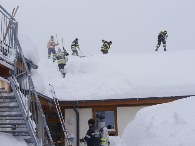 Feuerwehren aus Murau helfen in der Ramsau.