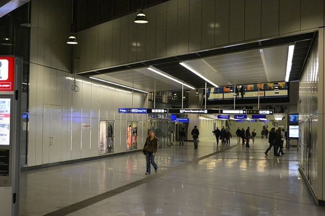 Zwei Stunden lang war der Hauptbahnhof wegen Ermittlungen aufgrund des Mordes gesperrt.