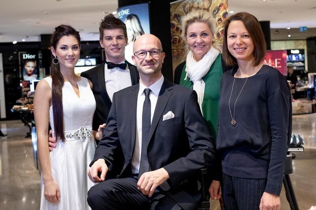 Vorfreude: Ines Hinterlassnig, Hanes Gruber, Bernd Pürcher, Polonaise-Choreografin Ingrid Dietrich und Andrea Krobath (v. l.) | Foto: Opernredoute/Marija Kanizaj