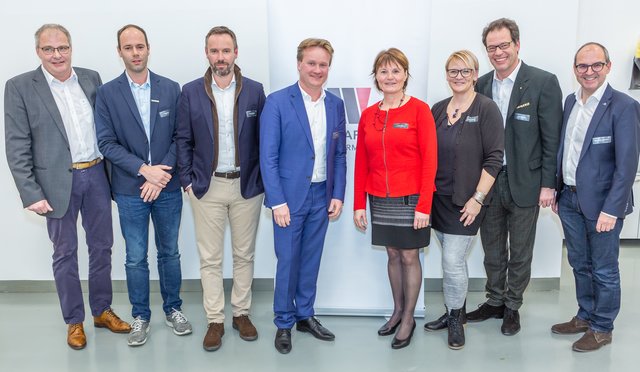 Wirtschaftsbund Kulmland-Obmann Markus Kothgasser im Kreis der Referenten und Diskutanten beim Neujahrsempfang. | Foto: Alfred Mayer