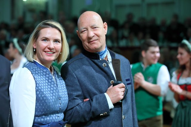 Krimi-Alarm: Autorin Claudia Rossbacher mit Ehemann Hannes | Foto: Katharina Schiffl