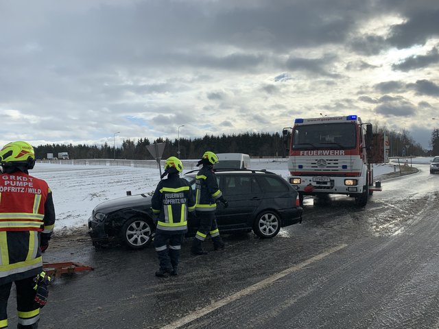 1. Einsatz am 15.01.2019 - Fahrzeugbergung nach VU auf der LB2 beim Allwangspitz