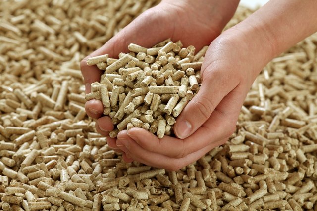 Neubauten sollen in Zukunft mit nachhaltigen Heizanlagen wie Pellets ausgestattet werden.