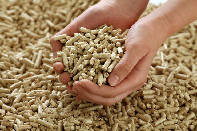 Neubauten sollen in Zukunft mit nachhaltigen Heizanlagen wie Pellets ausgestattet werden. | Foto: Jörg Lantelme / Fotolia