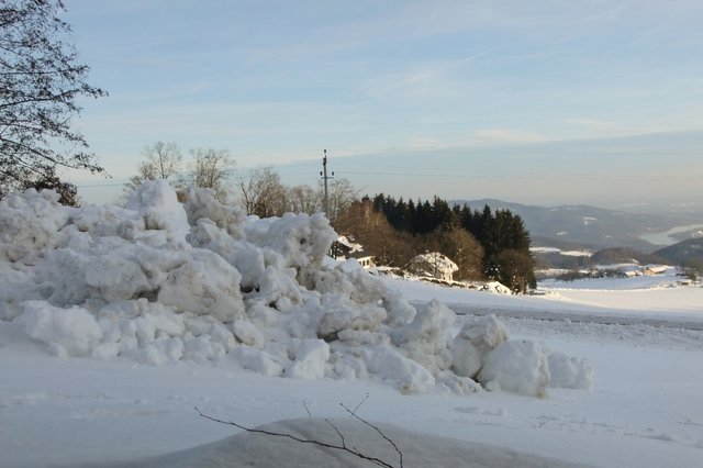 Alle Strassen und Zufahrten zu Häusern sind ausgeschaufelt