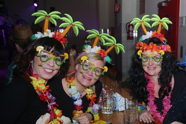 Der Nachbarnball der FF Attnang stand voriges Jahr unter dem Motto "Einmal rund um die Welt". | Foto: Helmtu Klein