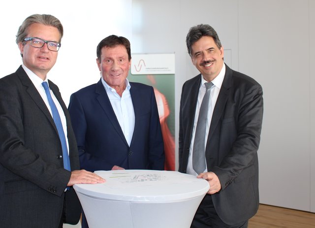 v.l.n.r. Landesrat Christopher Drexler, VAEB-Obmann Gottfried Winkler, KAGes-Vorstand Ernst Fartek