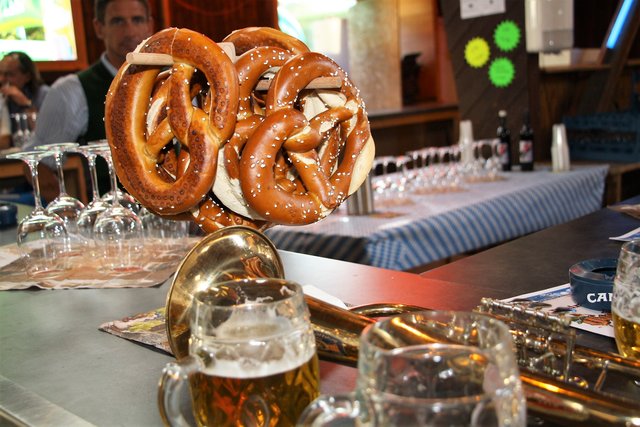 Das Steirische Volksliedwerk lädt bei einer Brauereiführung zum Singen von Liedern rund ums Bier | Foto: Edith Ertl