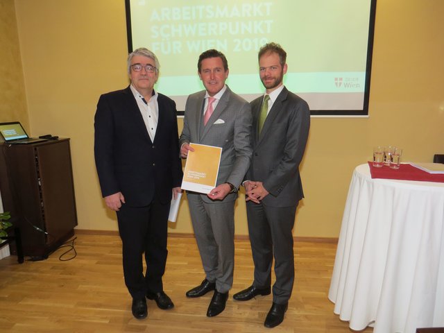 Peter Huber (WIFO) Stadtrat Peter Hanke und Klemens Himpele (Leiter MA 23) (v.l.n.r.) präsentieren die Arbeitsmarktzahlen 2018 und eine Vorschau auf 2019.