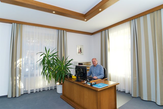 Döller in seinem neuen, hellen Büro.