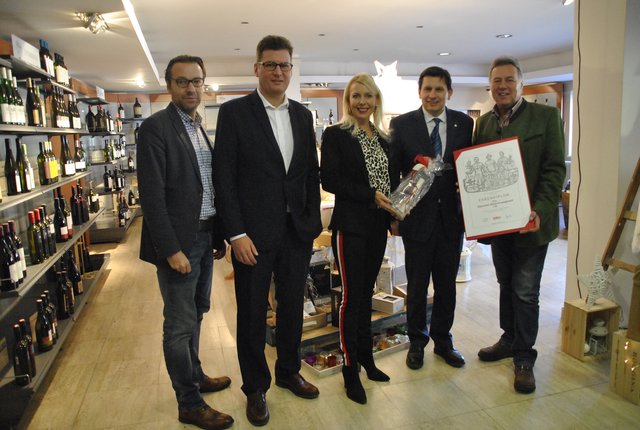 WK-Geschäftsführer Peter Wachter, Verkaufsleiter Gernot Breitenberger, Wirtschaftsbund-Obfrau Barbara Schwaighofer, Christoph Morandell und Martin Hirner (v.l.).
