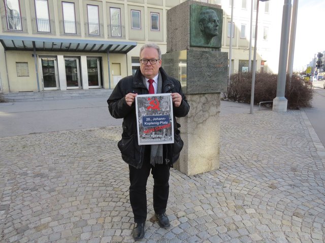Vor Ort: Bezirksrat Erwin Krammer will die Umbenennung in Johann-Koplenig-Platz verhindern.