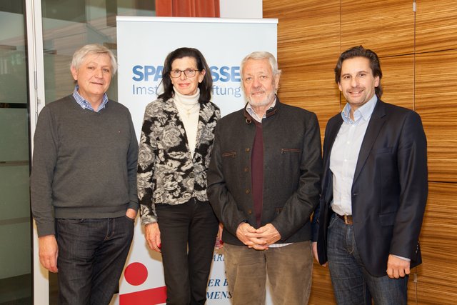 Die Mitglieder des Regionalförderbeirates der Sparkasse Imst Privatstiftung (v.l.): Dr. Ulrich Gstrein, Irmgard Walter, Vorsitzender Ing. Franz Thurner, Mag. Christian Linser. | Foto: Sparkasse Imst