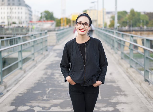Der Tagesplan von Miriam Unterlass ist stets durchgetaktet – nur für das zu Fuß gehen nimmt sie sich immer Zeit.  | Foto: Karoline Wolf