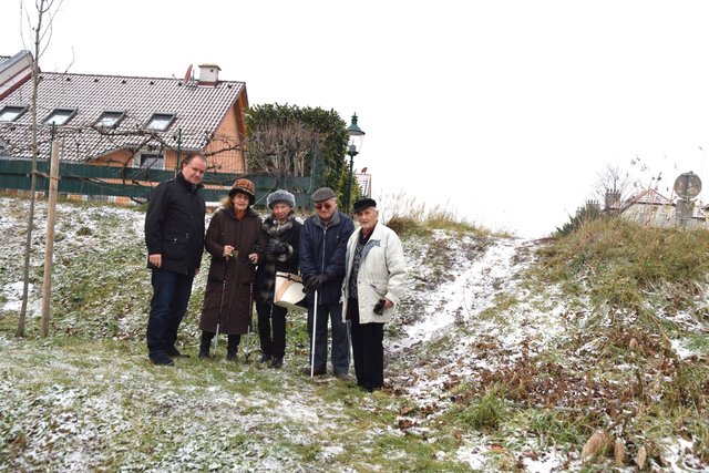 SPÖ-Vorsitzender Wolfgang Motz will Annemarie Pipal, Friederike Vanc, Herwig Pipal und Georg Vanc im Kampf um ihre "Brücke" unterstützen. | Foto: Sandra Schütz