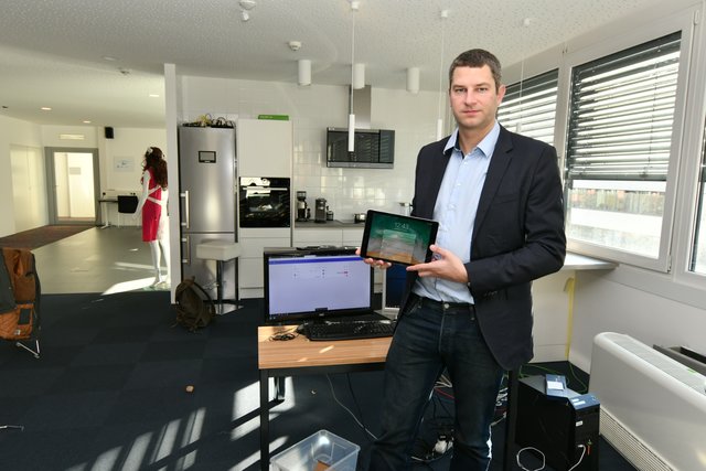 Das Internet der Dinge verbindet Gegenstände. Das bringe auch Sicherheitslücken mit sich, so Praus.		 | Foto: Markus Spitzauer