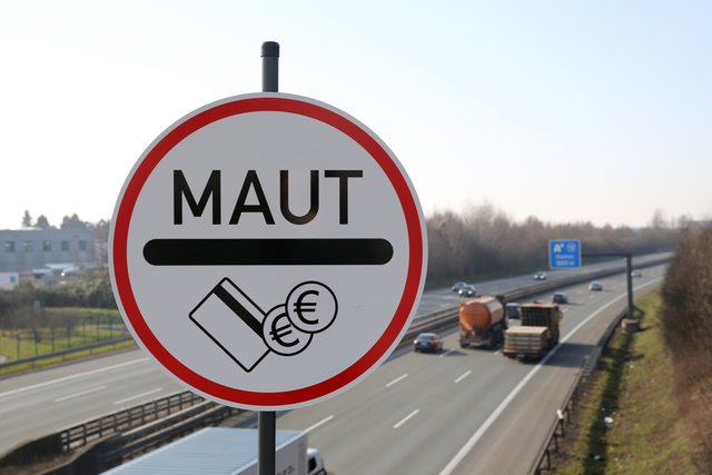 ÖAMTC informiert über die Neuerungen der E-Vignette in Ungarn und verschärfte Kontrollen. | Foto: Tim Reckmann  / pixelio.de