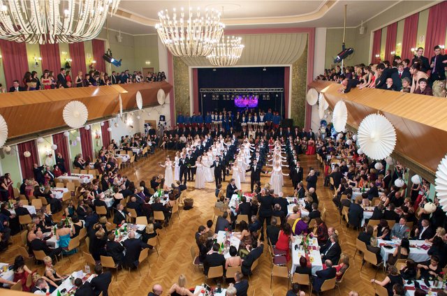 Rot-Weiß-Rot-Ball in der Stadthalle Enns.