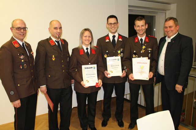 UA-Kdt. Manfred Landl, Kdt-Stv. Markus Klawacs, Manuela Grabner, Martin Haindl, Matthias Rodler und Bürgermeister Bernhard Karnthaler. | Foto: Gemeinde Lanzenkirchen