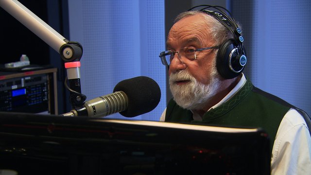 „Guanabnd beinand“, so begrüßte Franz Gumpenberger gerne zu seinen Sendungen „Bei uns dahoam“, „Musikanten, spielt’s auf“ und „G’sungen und g’spielt“.