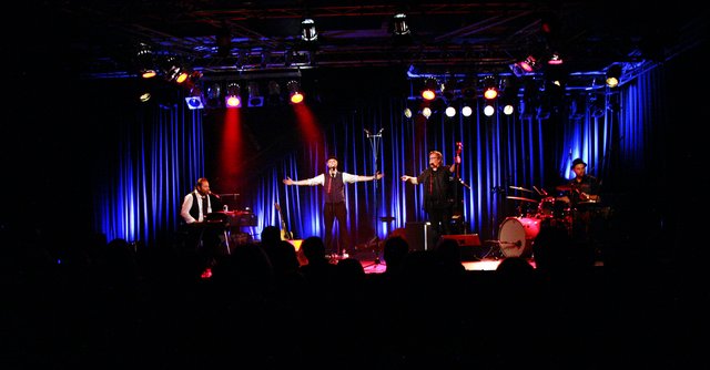 10 Jahre TOI wurden im Innsbrucker Treibhaus gebührend gefeiert. TOI sind: Alexander Goidinger (keys,voc), Stephan Mathoi (guit,vox),Wolfgang Henn (b,vox), Philipp Hager (dr,voc),