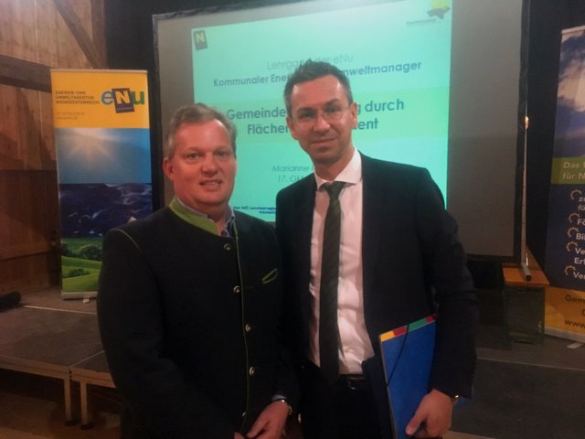 Umweltgemeinderat Leopold Spitzbart im Gespräch mit Mario Winkler von der Österreichischen Hagelversicherung.  | Foto: Spitzbart