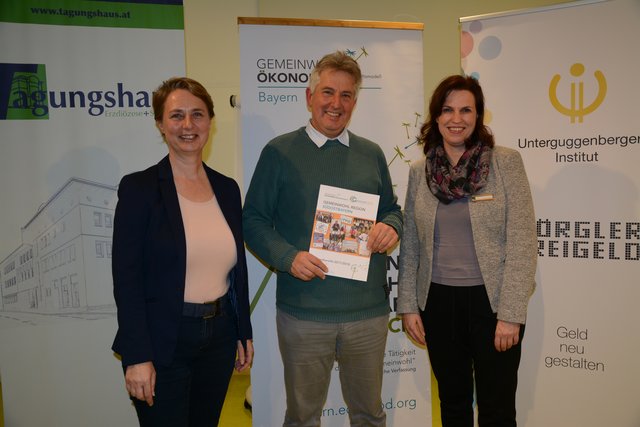 Spielleiterin Waltraud Dietrich, Projektleiter Franz Galler und Tagungshaus-Bildungsmanagerin Sabine Peinsipp-Hölzl freuen sich, dass das Spiel „Enkeltauglich leben“ in Wörgl startet.