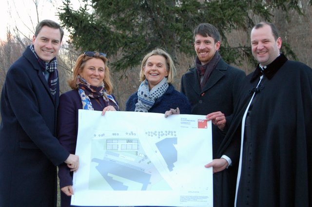 STR Christoph Kaufmann, MAS, Stadtrat für Stadtplanung und Stadtentwicklung; DI Dr. Maria T. Eder, Stadträtin für Bildung, Familien und Frauen / Bildungsbeauftragte; HRn Mag. Andrea Pinz, Leiterin des Erzbischöflichen Amtes für Schule und Bildung; Mag. Johannes Poyntner, designierter Direktor des neuen Privaten Gymansiums Klosterneuburg; Dr. Tassilo Lorenz CanReg vom Augustiner-Chorherrenstift Klosterneuburg | Foto: Schulstiftung / Sabine Aßmann