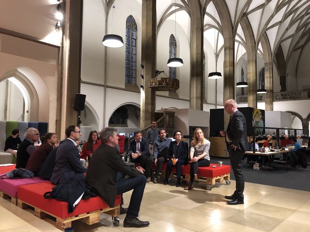 Im Coworking-Space der "Digital Church" bringt der Verein "digitalHUB Aachen e.V." Start-ups sowie den IT-Mittelstand mit etablierten Unternehmen zusammen.