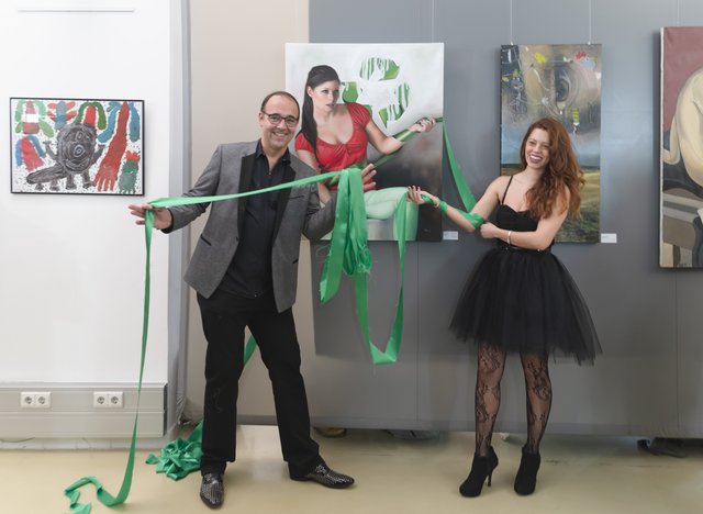 Künstler Christoph Band und Pianistin Zlatolina Semova vor dem Werk von Kerstin Arnold. | Foto: Todorov