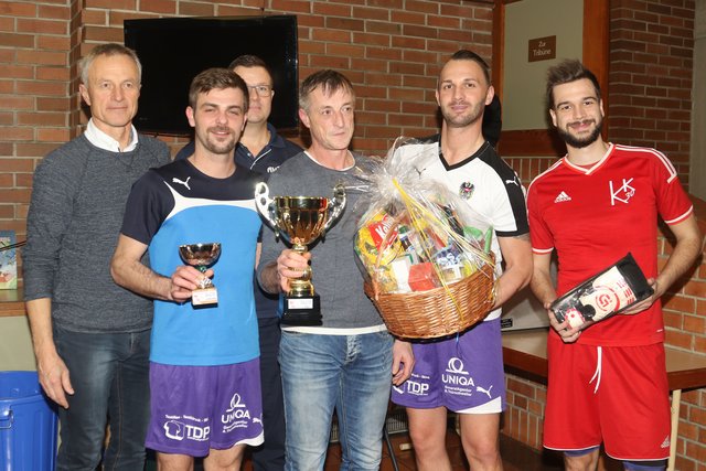Herbert Wallner, Torschützenkönig Elmar Leitinger, Markus Sommersguter, der Sieger aus Maribor, Patrick Knappitsch und Kevin Knappitsch (bester Torwart) (v.l.).
