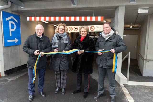 ecoplus Geschäftsführer Helmut Miernicki, ecoplus Standortmanagerin IZ NÖ-Süd Irmgard Balint, Wirtschaftslandesrätin Petra Bohuslav, Peter Wondra, ecoplus Bereichsleiter Standort & Service sowie Geschäftsfeldleiter Wirtschaftsparks.
