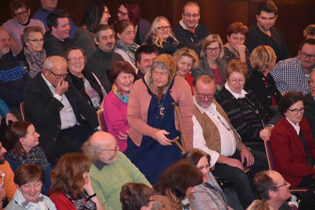 Die Ermi-Oma unterhielt das Publikum sehr gut | Foto: Goll