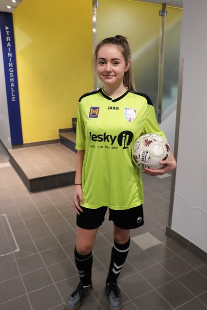 Lena Beichler war die einzige Fußballerin bei der Bezirksausscheidung im Poly-Futsalcup. Die 14jährige Bartholomäerin lief für die PTS Hitzendorf und machte dem Damenfußball alle Ehre. | Foto: Edith Ertl