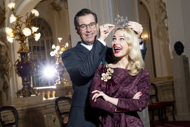 Königlich: Klaus Weikhard "krönt" Silvia Schneider | Foto: Marija Kanizaj
