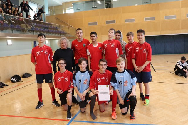Die PTS Gratkorn (im Bild mit Dir. Walter Krammer) stieg beim Poly-Cup ins Landesfinale auf. | Foto: Edith Ertl