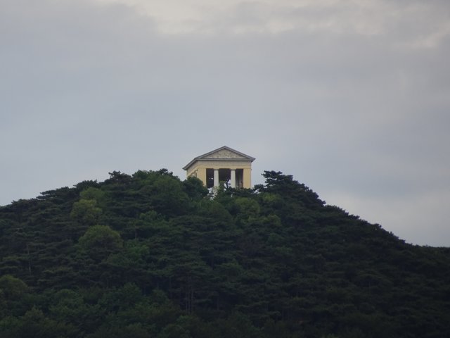 Rundwanderung Föhrenhof-Husarentempel-Burg Mödling-Föhrenhof / Teil 1: Bis zum Husarentempel