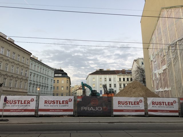 Der Abriss ist noch im laufen: Derzeit dominieren Schutt und Bagger das Stadtbild.