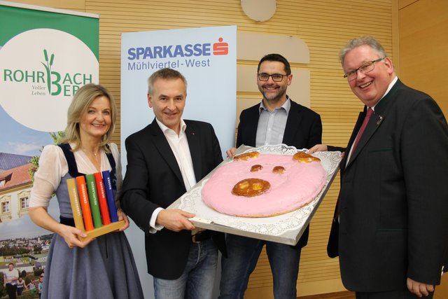 Als Glückssymbol für ein gutes Vereinsjahr 2019 hatte Bäcker Peter Oberngruber im Vorfeld einen speziellen Kuchen angefertigt.