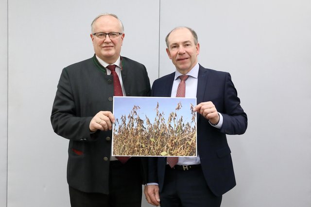 Landwirtschaftskammer OÖ-Präsident Franz Reisecker und Agrar-Landesrat Max Hiegelsberger (v. l.). | Foto: Land OÖ/Ehrengruber