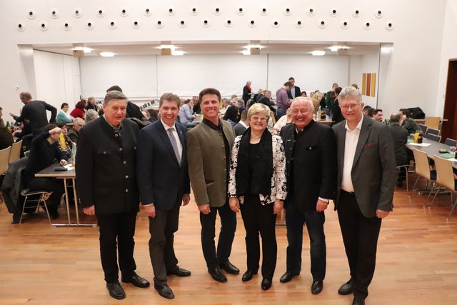 Die Bürgermeister Willi Rohrer, Erich Gosch, Werner Baumann, Ursula Rauch, Anton Scherbinek und Karl Brodschneider arbeiten für die Region GU6 gut zusammen. | Foto: Edith Ertl