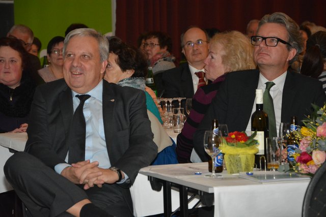...und sprach dem ehemaligen Parteiobmann Werner Gutzwar seinen großen Dank aus.